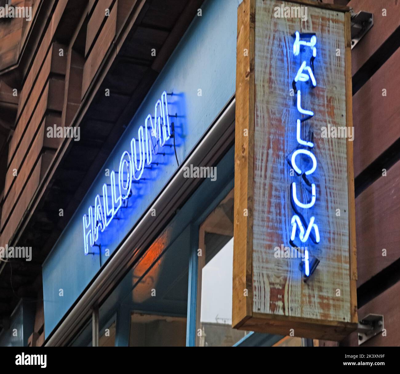 Halloumi neon segno, 161 Hope St, Glasgow, Strathclyde, Scozia, REGNO UNITO, G2 2UQ Foto Stock