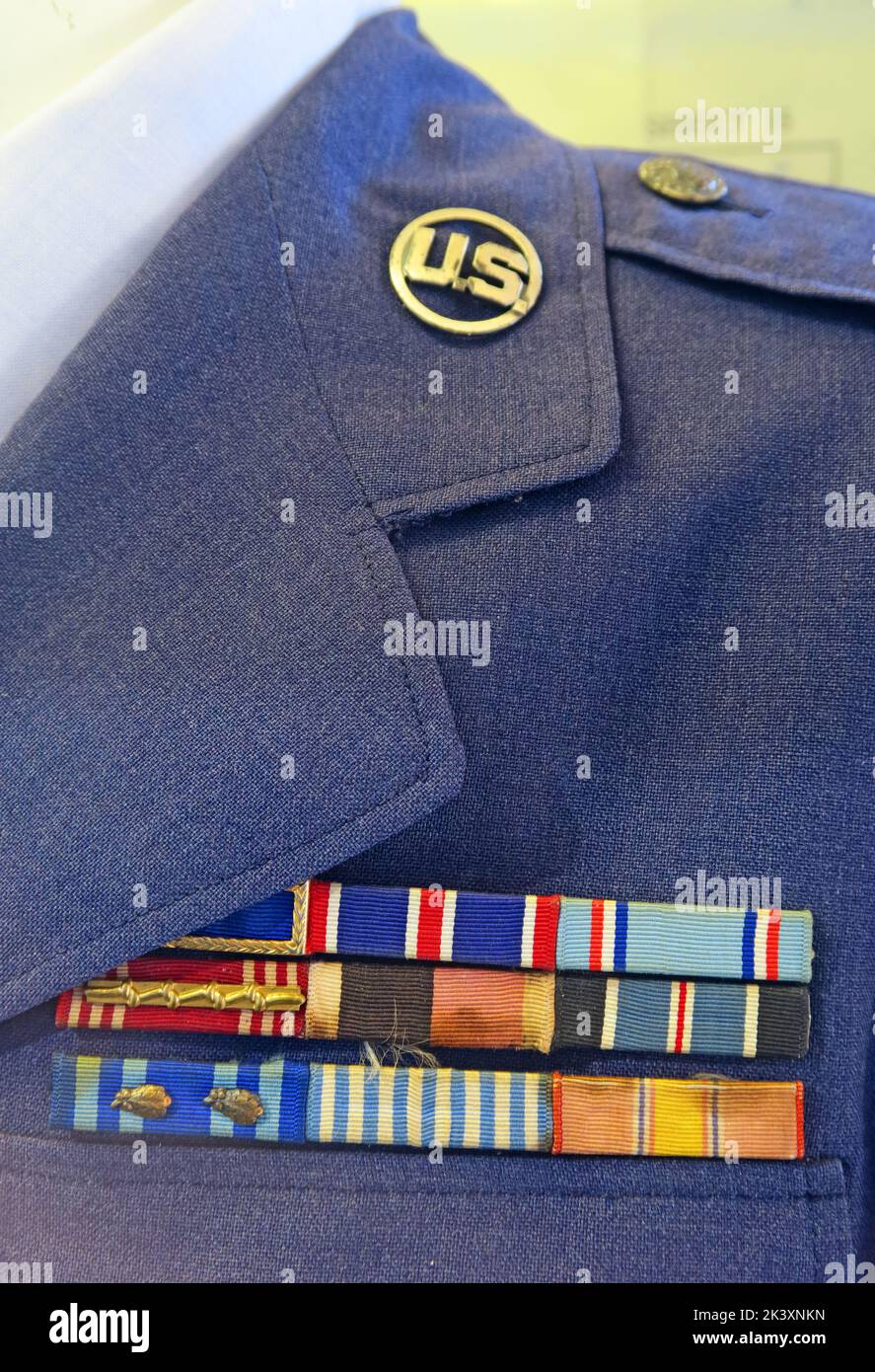 Giacca uniforme per l'aviazione DEGLI STATI UNITI, con rango di stanza a RAF Burtonwood, Warrington , Cheshire, Inghilterra, Regno Unito, WA5 9YZ Foto Stock