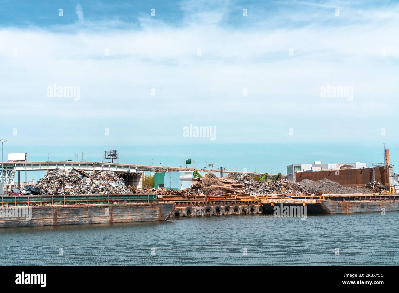 Rottami di metallo e altri detriti a Brooklyn, New York Foto Stock