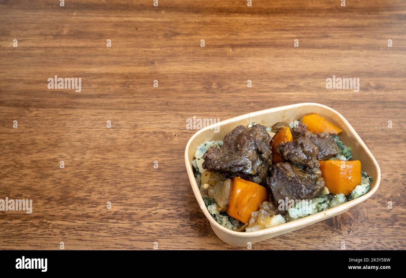 gastronomia asiatica sul piano di legno Foto Stock