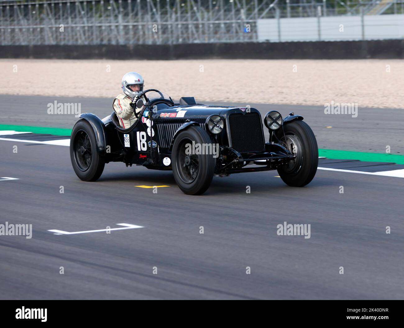 Il Frazer Nash TT Replica 1928, condiviso da Gregor Fisken e Patrick Blakeney Edwards, ha vinto la MRL Pre-War Sports Cars 'BRDC 500' Race. Foto Stock