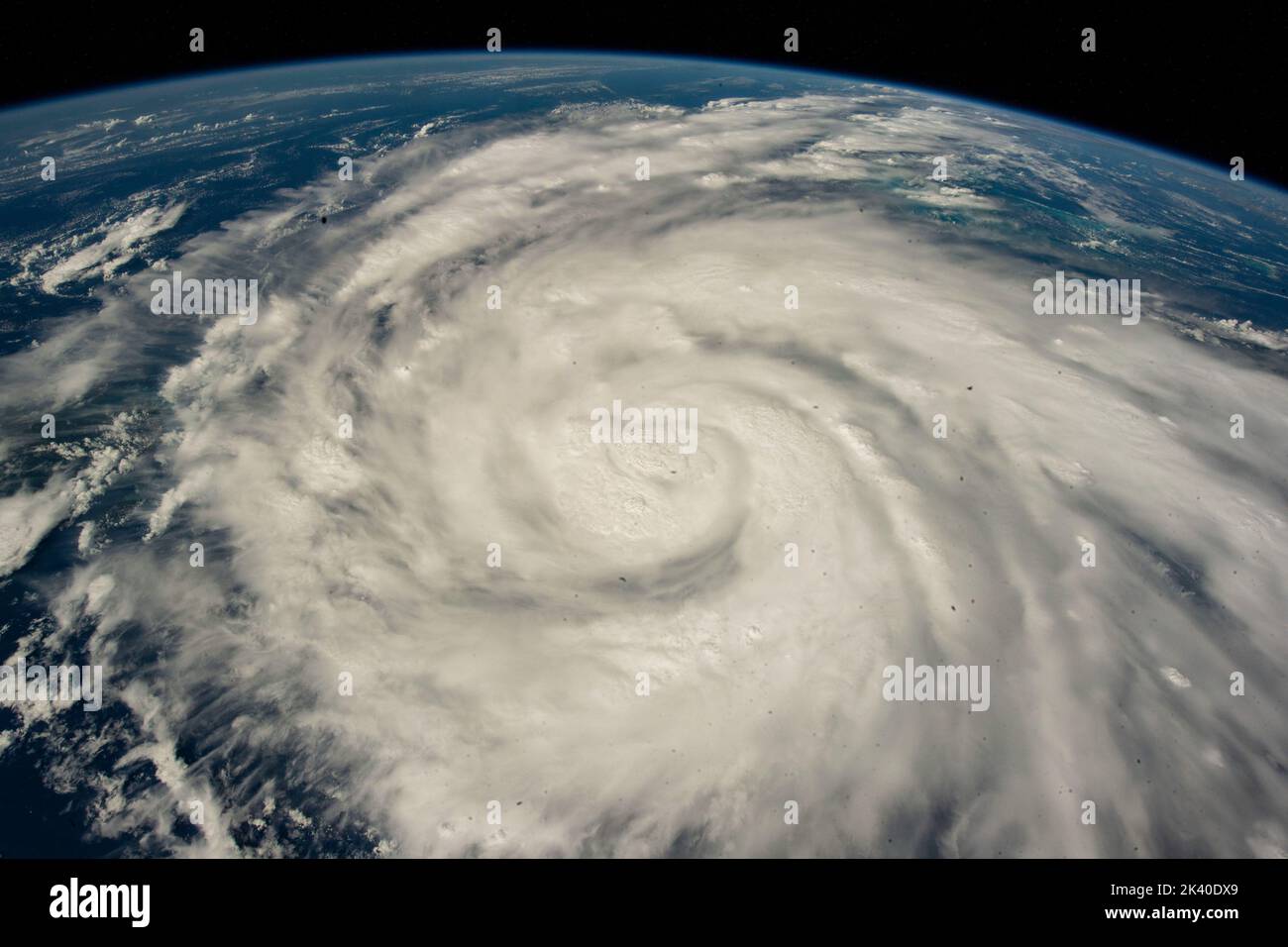 MAR DEI CARAIBI - 26 settembre 2020 - un astronauta della Stazione spaziale Internazionale ha preso questa drammatica immagine dell'uragano Ian in direzione del coa Foto Stock