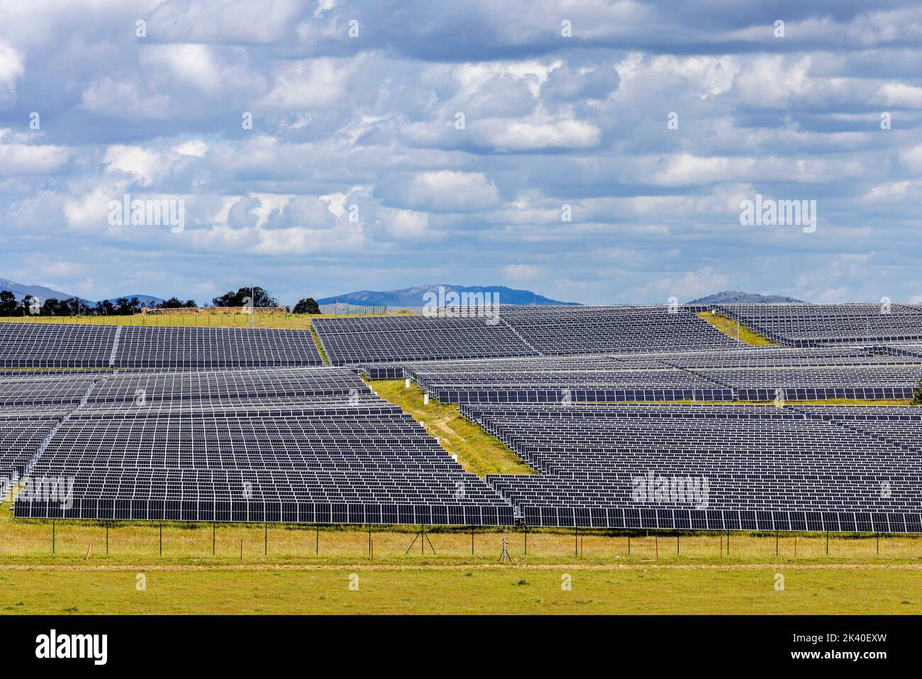 Installazioni solari su larga scala su terreni ex pascolo, Spagna, Estremadura, Malpartida de Caceres Foto Stock