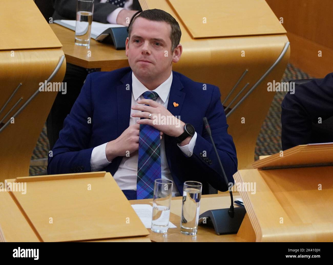 Il leader conservatore scozzese Douglas Ross durante le prime interrogazioni del Ministro (FMQ) nella camera di discussione del Parlamento scozzese a Edimburgo. Data immagine: Giovedì 29 settembre 2022. Foto Stock