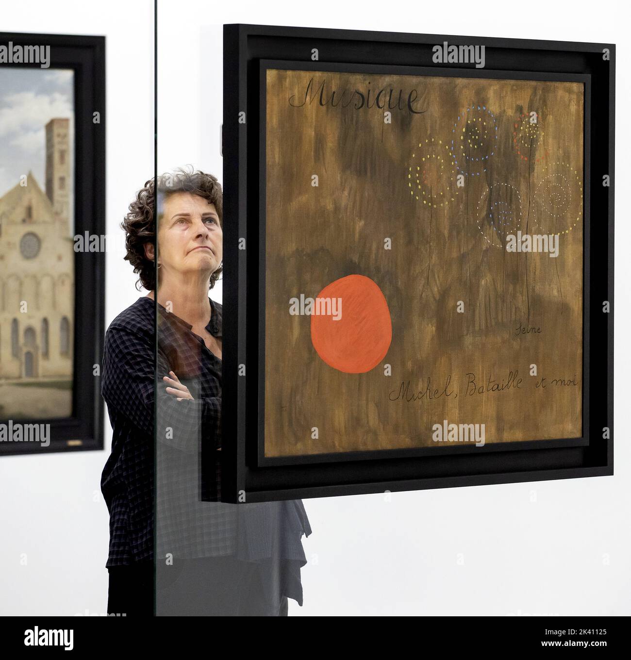 Rotterdam, Paesi Bassi. 29th Set, 2022. 2022-09-29 13:51:34:19 ROTTERDAM - la nuova acquisizione Peinture-poeme (Musique, Seine, Michel, Bataille et moi) dal 1927 da parte dell'artista spagnolo Joan Miro nel deposito Boijmans Van Beuningen. Il museo ha acquistato l'opera, che è stata acquistata per 8 milioni di franchi svizzeri, più di 8,4 milioni di euro, attraverso donazioni di fondi e donatori. ANP KOEN VAN WEEL netherlands OUT - belgium OUT Credit: ANP/Alamy Live News Credit: ANP/Alamy Live News Foto Stock