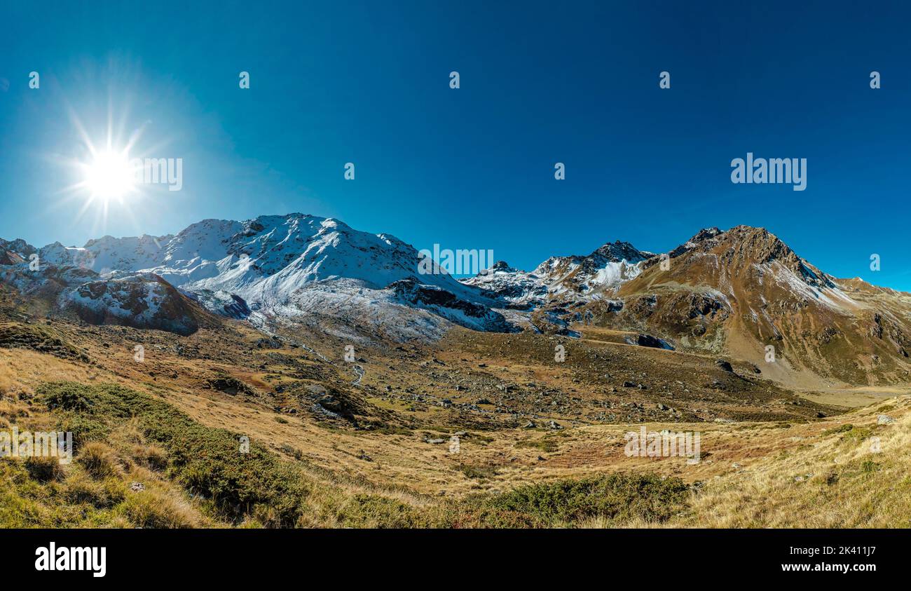 La valle di Dischma, Piz Grialetsch *** Caption locale *** Dürrboden, Graubünden, Svizzera, paesaggio, campo, prato, autunno, montagne, colline, Foto Stock
