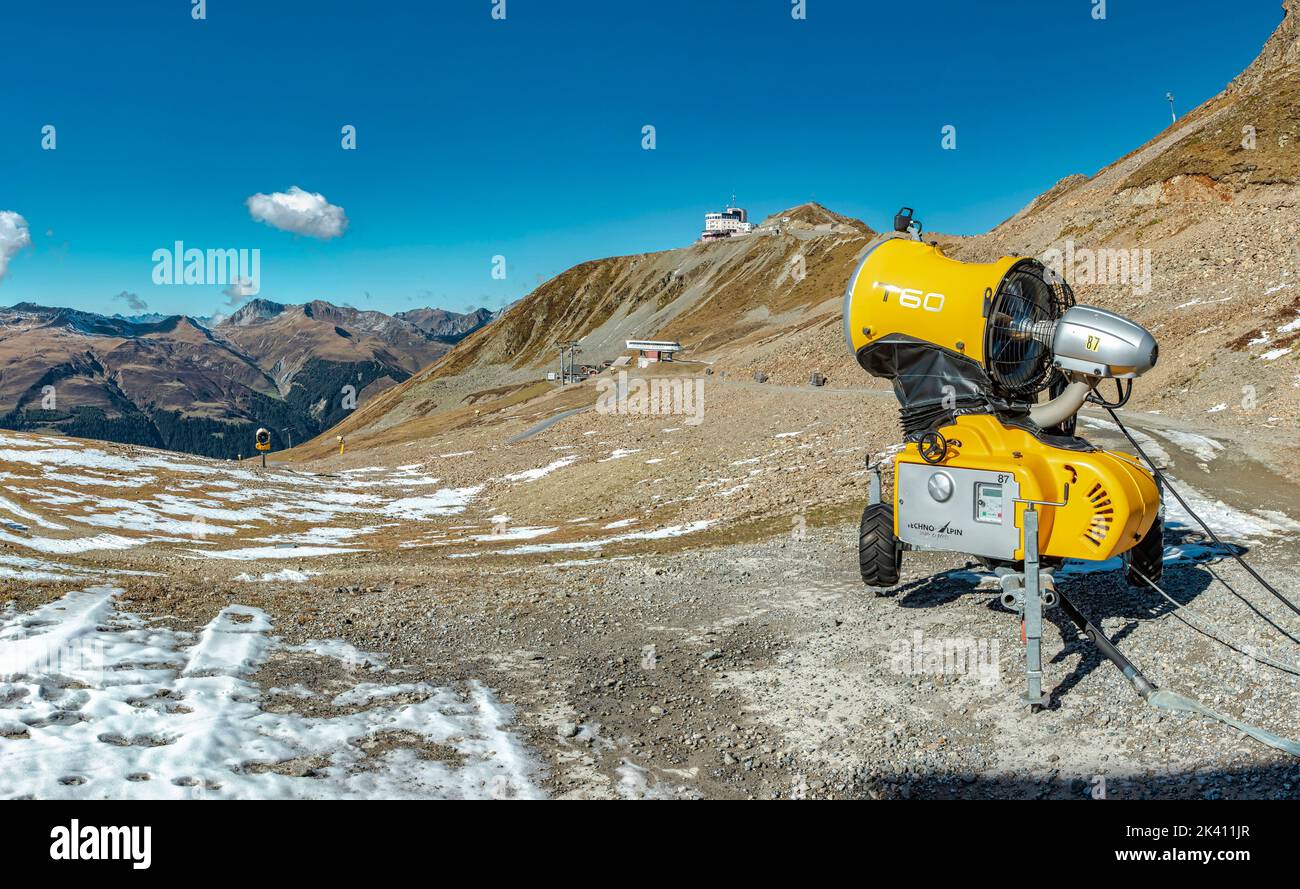 Cannone da neve al Jacobshorn *** Caption locale *** Davos, Graubünden, Svizzera, paesaggio, autunno, montagne, colline, Foto Stock
