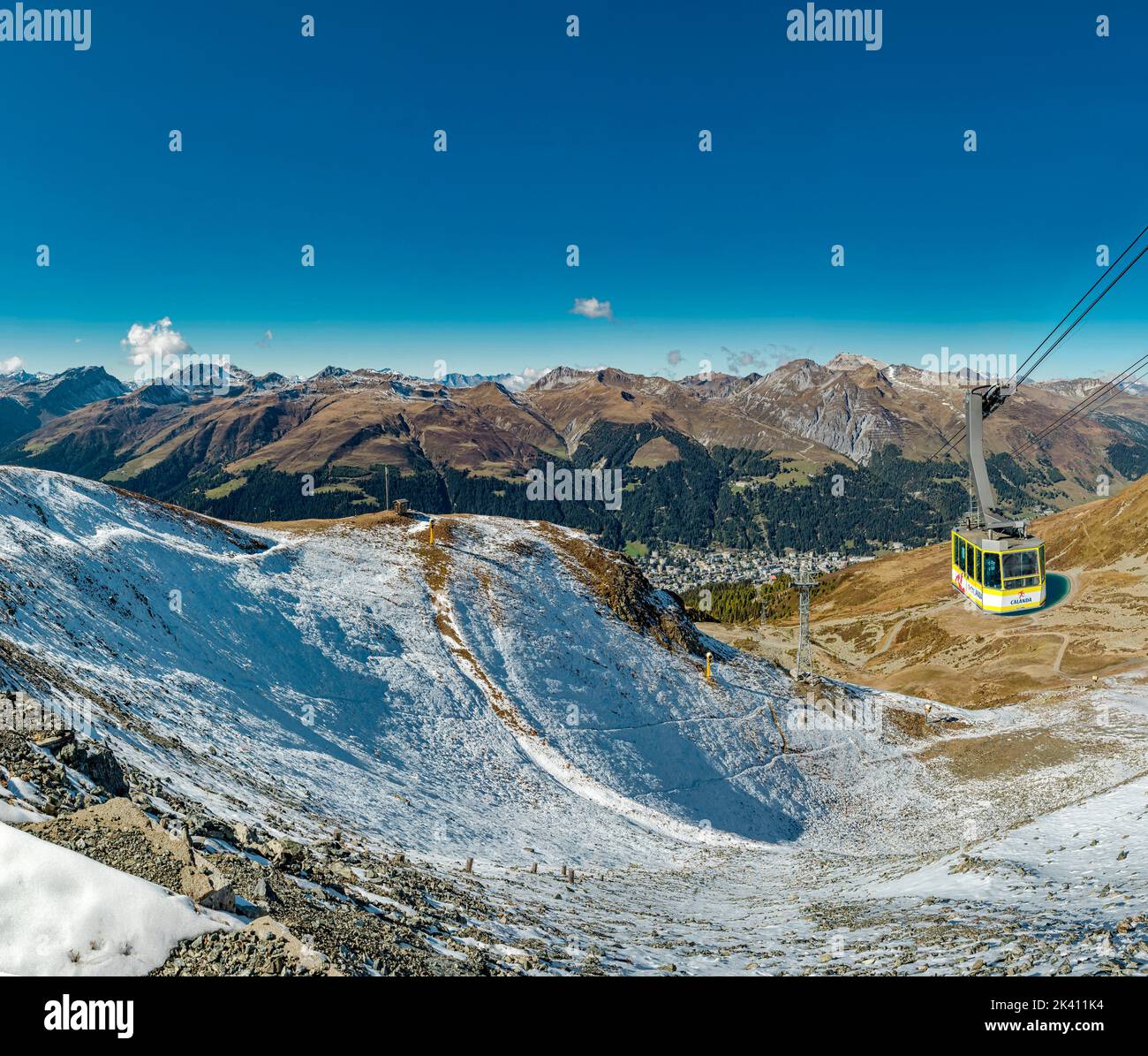 Vista dal Jacobshorn *** Caption locale *** Davos, Graubünden, Svizzera, paesaggio, autunno, montagne, colline, funivia, Foto Stock