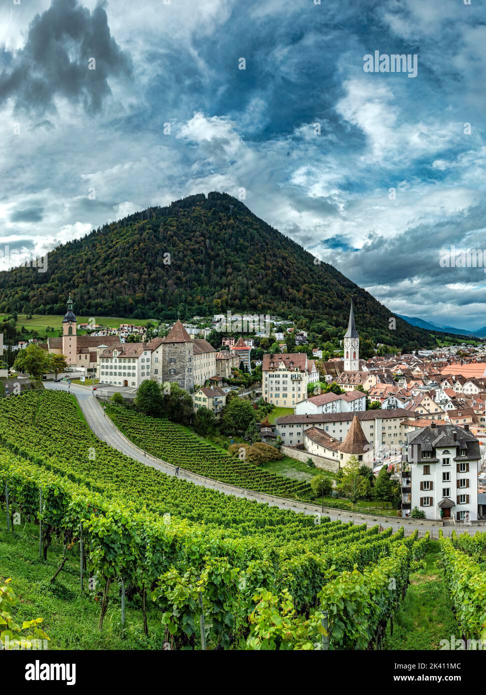 Vista sul centro storico *** Caption locale *** Coira, Graubünden, Svizzera, città, villaggio, autunno, montagne, colline, Foto Stock