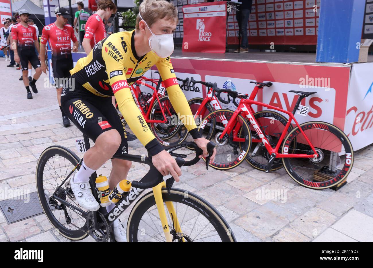 Croazia. 29th Set, 2022. La terza tappa della gara Cro Race da Sinj a Promosten è partita dalla piazza di Sinj, in Croazia, il 29 settembre 2022. Photo: Ivo Cagalj/PIXSELL Credit: Pixsell photo & video agency/Alamy Live News Foto Stock