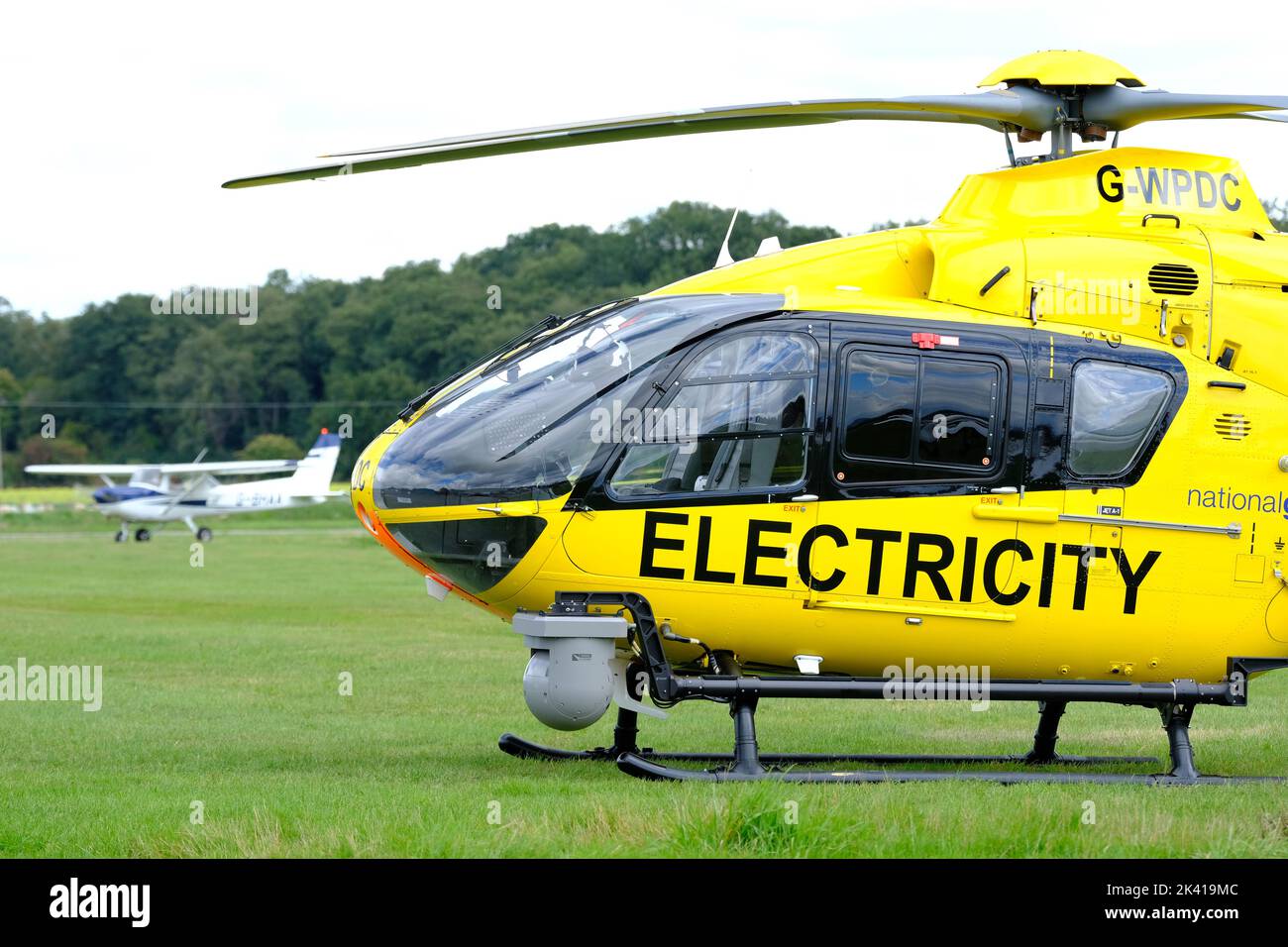 Elicottero Eurocopter EC135 P1 utilizzato da Western Power Distribution ( WPD ) per l'ispezione delle linee elettriche nel Regno Unito 2022 Foto Stock