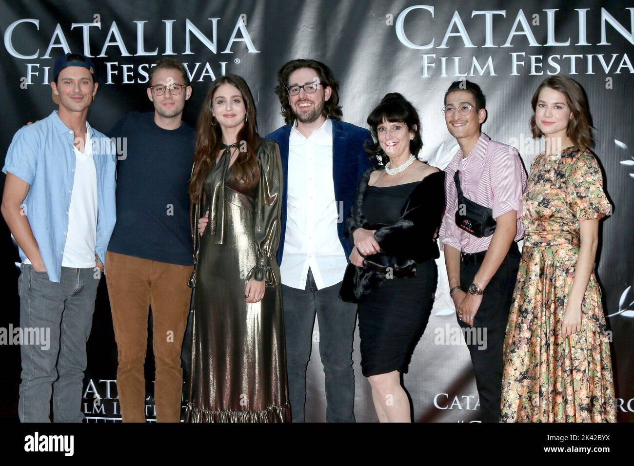 Isola di Santa Catalina, California. 23rd Set, 2022. Jeremy Michael Kucharek, Tim Hoffman, Sophie Lane Curtis, Kyle Stroud, ospiti, Michelle Schleiman agli arrivi del Catalina Film Festival 2022 - VEN, Santa Catalina Island, CA 23 settembre 2022. Credit: Priscilla Grant/Everett Collection/Alamy Live News Foto Stock