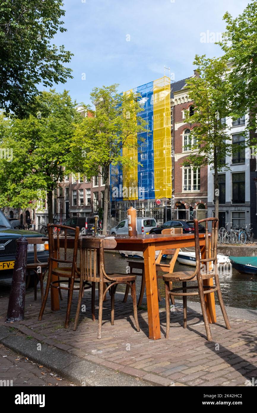 Tenda per ponteggi nei colori della bandiera Ucraina - Amsterdam, Paesi Bassi Foto Stock
