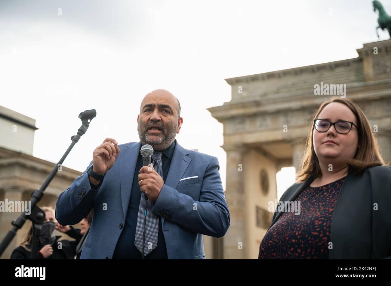 28.09.2022, Berlino, Germania, Europa - Omid Nouriver, membro del Bundestag tedesco e co-leader dell'Alleanza 90 - i Verdi durante un discorso. Foto Stock