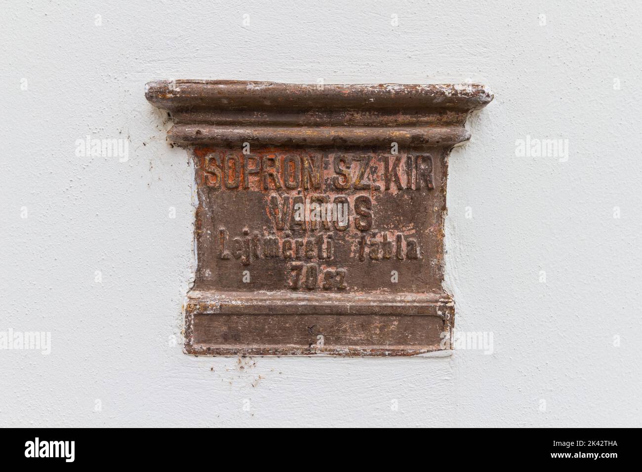 Marcatore di riferimento per sondaggio ordnance 'Lejtmereti tabla' n. 70, Fo ter, Sopron, Ungheria Foto Stock