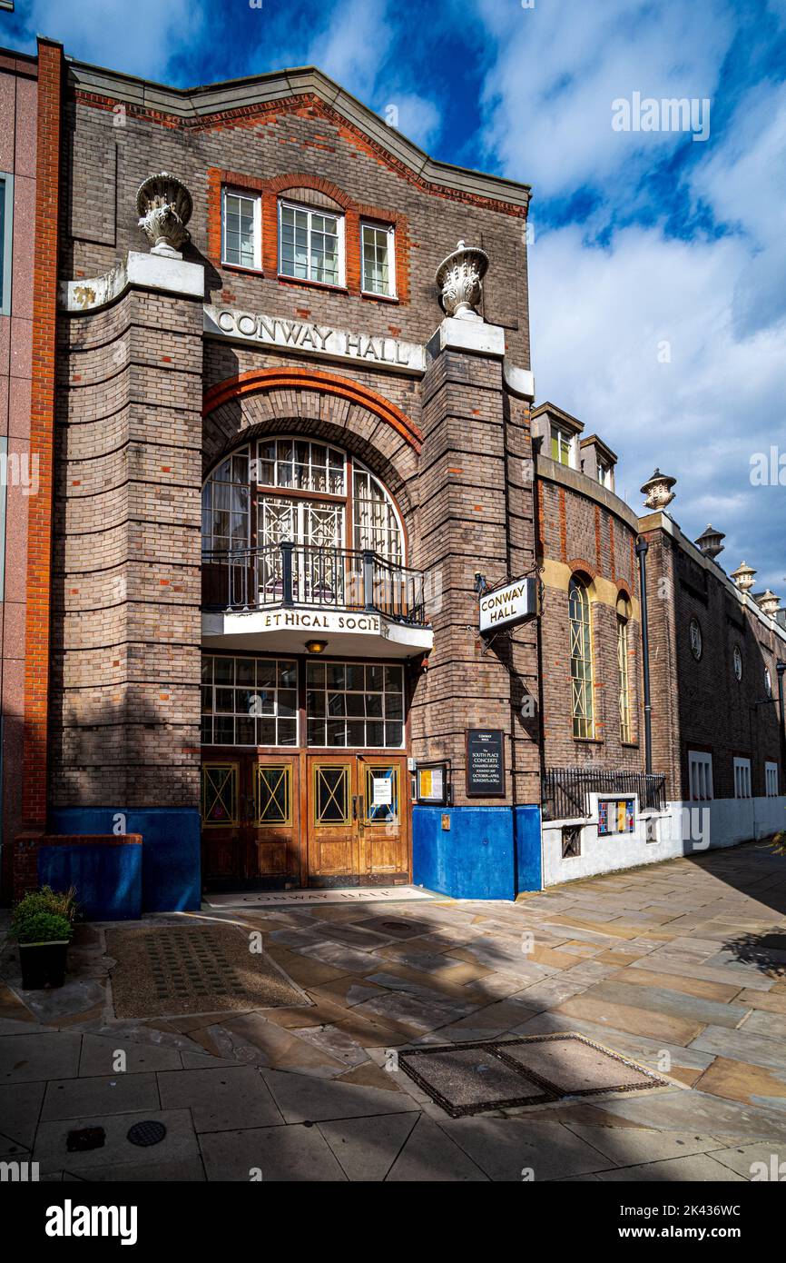 Ingresso Conway Hall London Red Lion Square, C. London. Conway Hall è di proprietà della Conway Hall Ethical Society ed è stata inaugurata nel 1929. Foto Stock