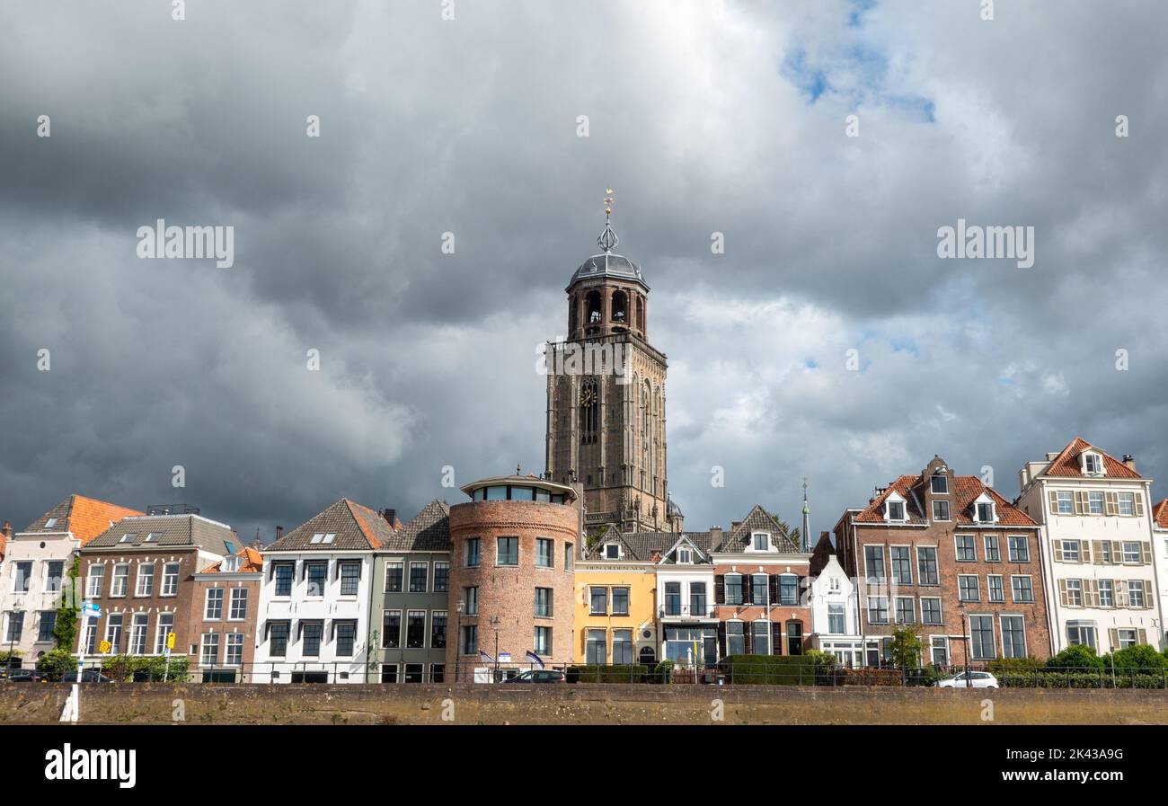 Vista a Deventer dal fiume IJssel in Olanda Foto Stock