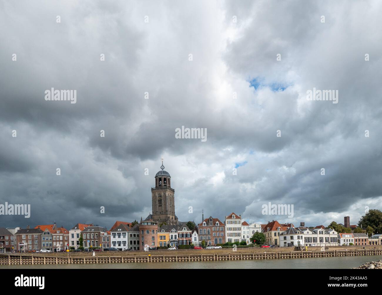 Vista a Deventer dal fiume IJssel in Olanda Foto Stock