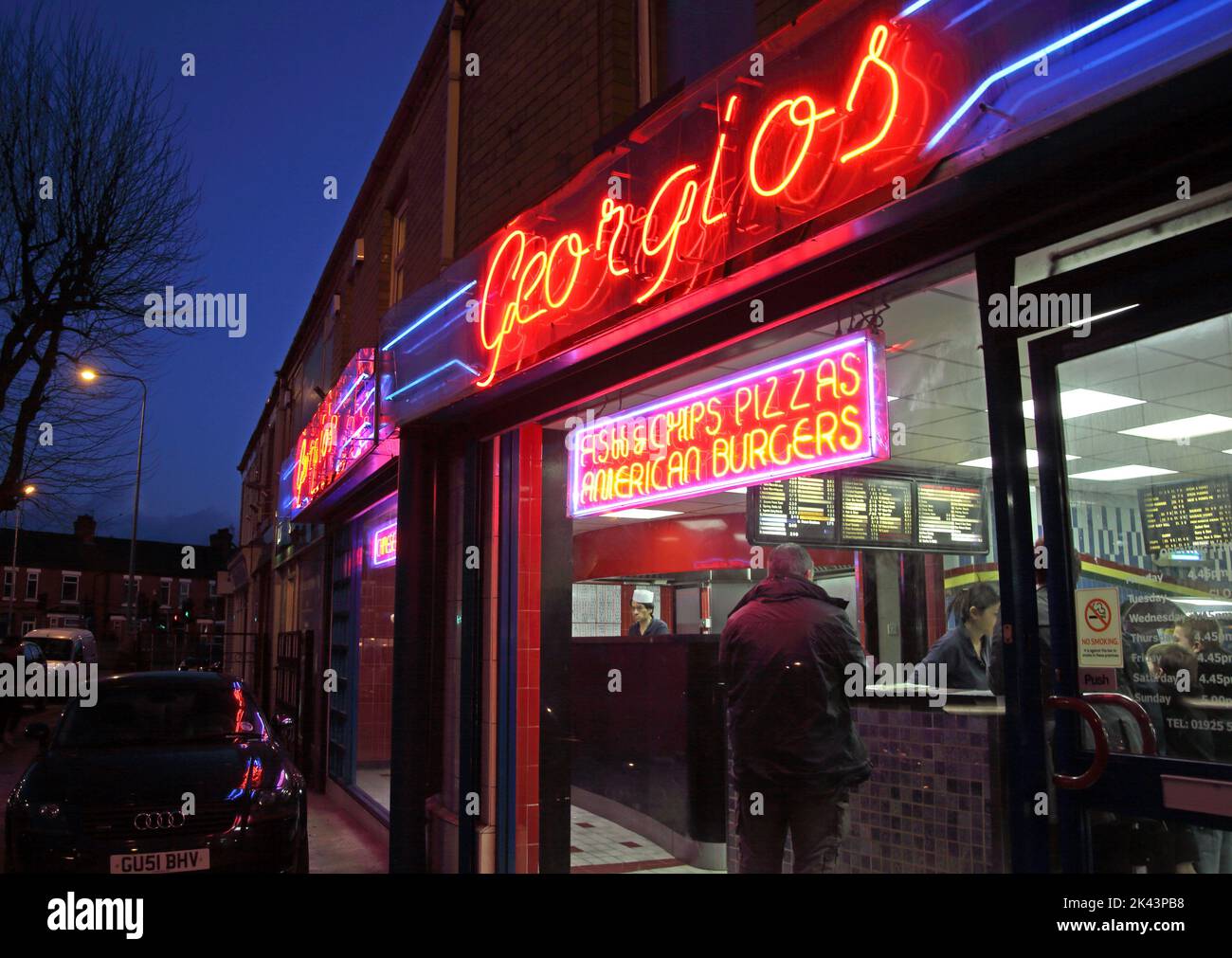 Georgios Takeaway Padgate, Warrington, Cheshire, Inghilterra, Regno Unito, al tramonto Foto Stock