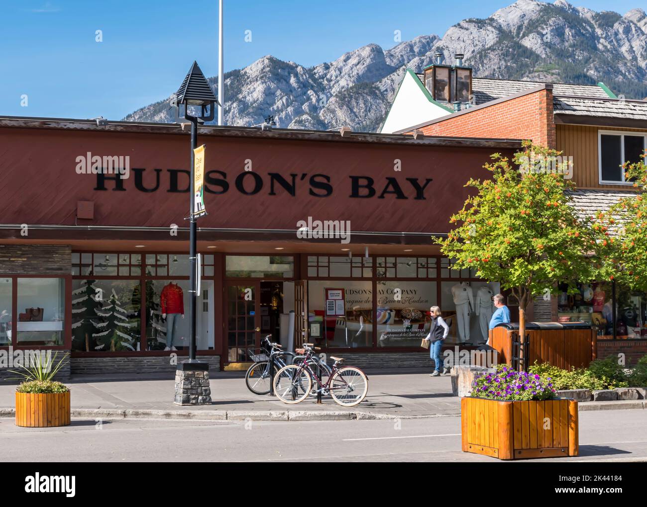 Il negozio Hudson Bay su Banff Avenue a Banff, Alberta, Canada Foto Stock