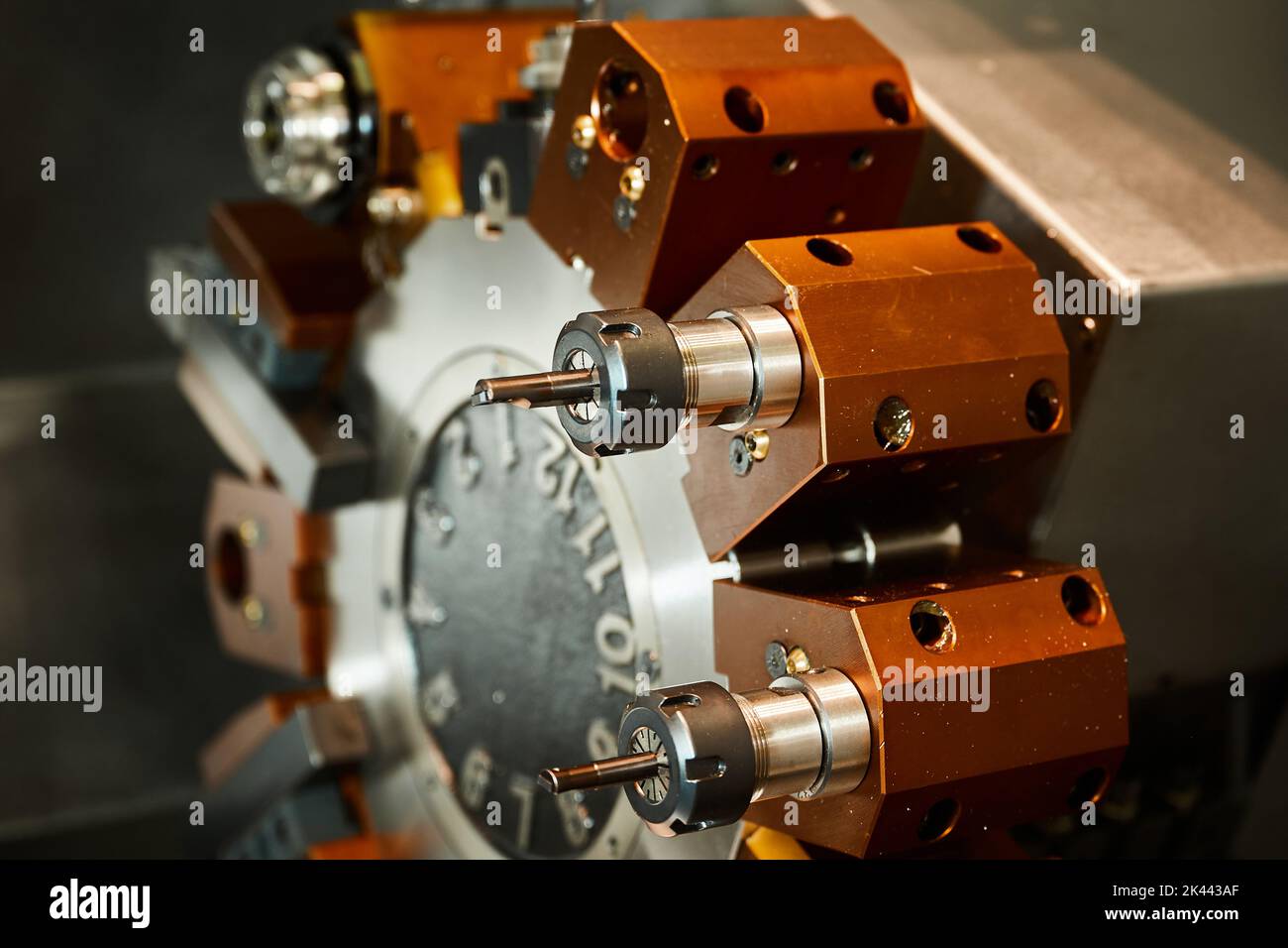 Testa di cabestano con punta di tornio in fabbrica Foto Stock