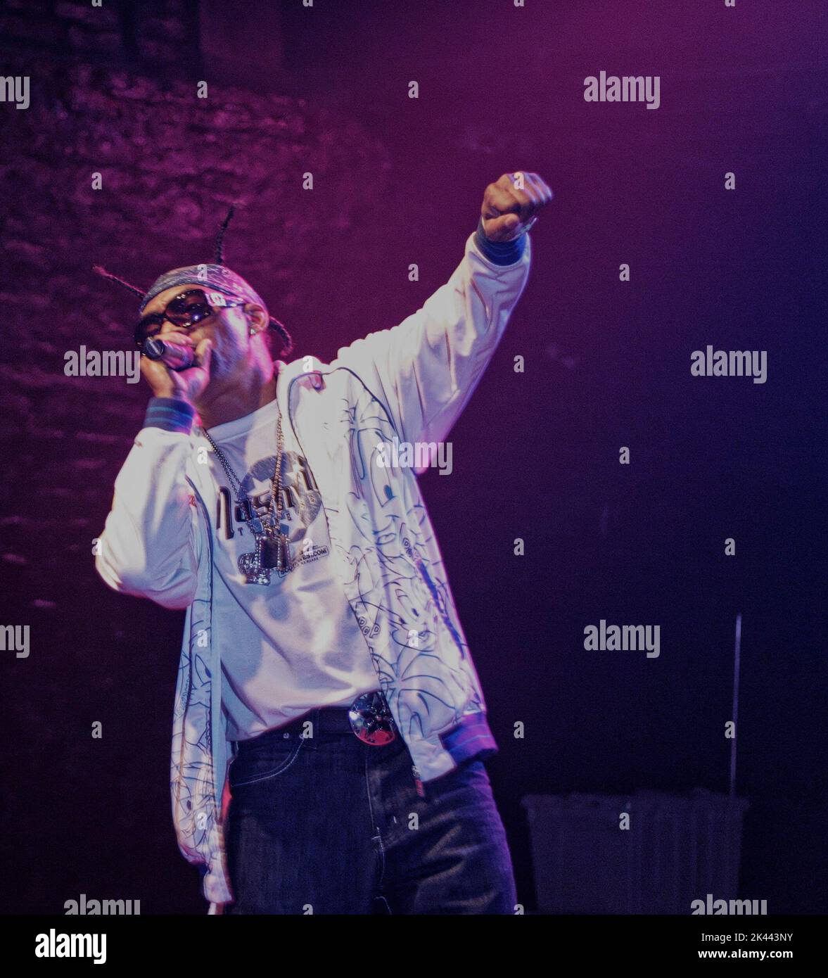 Il rapper Coolio, vincitore del Grammy Award, si esibisce lunedì 5 ottobre 2009 presso il club 527 Main di Murfreesboro, Rutherford County, Tennessee, USA. Nato Artis Leon Ivey Jr., Coolio è forse meglio conosciuto per i suoi successi di metà 1990s 'Gangstaa's Paradise' e 'Fantastic Voyage', vincendo il Grammy 1996 per il miglior Rap solo Performance e il MTV Video Music Award 1996 per 'Gangstaa's Paradise' e incoronato artista preferito Rap/Hip-Hop ai 1996 American Music Awards. (Apex MediaWire Foto di Billy Suratt) Foto Stock