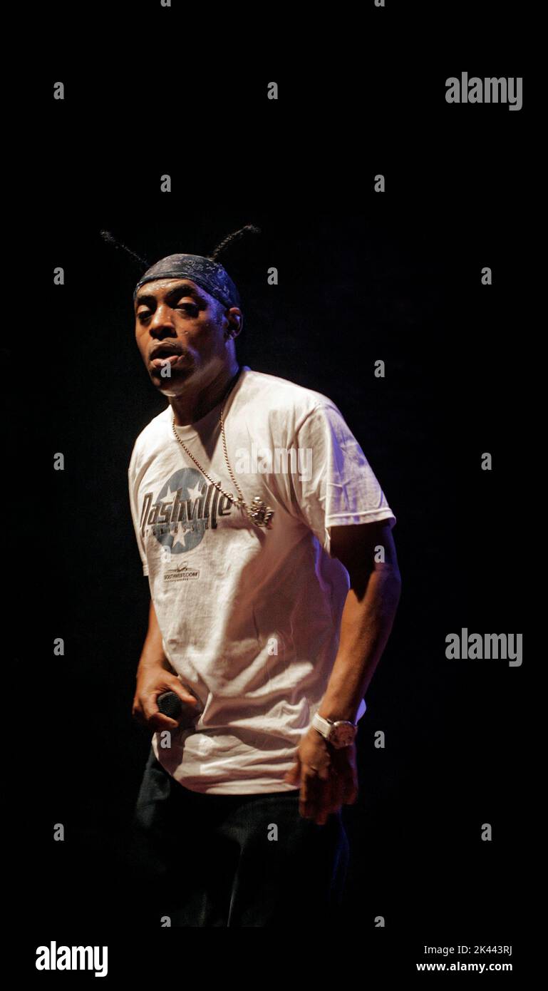 Il rapper Coolio, vincitore del Grammy Award, si esibisce lunedì 5 ottobre 2009 presso il club 527 Main di Murfreesboro, Rutherford County, Tennessee, USA. Nato Artis Leon Ivey Jr., Coolio è forse meglio conosciuto per i suoi successi di metà 1990s 'Gangstaa's Paradise' e 'Fantastic Voyage', vincendo il Grammy 1996 per il miglior Rap solo Performance e il MTV Video Music Award 1996 per 'Gangstaa's Paradise' e incoronato artista preferito Rap/Hip-Hop ai 1996 American Music Awards. (Apex MediaWire Foto di Billy Suratt) Foto Stock