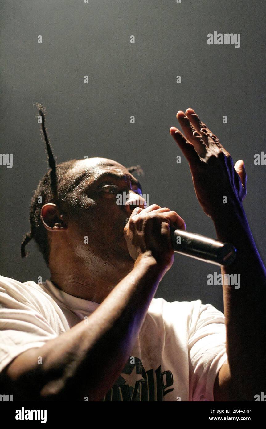 Il rapper Coolio, vincitore del Grammy Award, si esibisce lunedì 5 ottobre 2009 presso il club 527 Main di Murfreesboro, Rutherford County, Tennessee, USA. Nato Artis Leon Ivey Jr., Coolio è forse meglio conosciuto per i suoi successi di metà 1990s 'Gangstaa's Paradise' e 'Fantastic Voyage', vincendo il Grammy 1996 per il miglior Rap solo Performance e il MTV Video Music Award 1996 per 'Gangstaa's Paradise' e incoronato artista preferito Rap/Hip-Hop ai 1996 American Music Awards. (Apex MediaWire Foto di Billy Suratt) Foto Stock