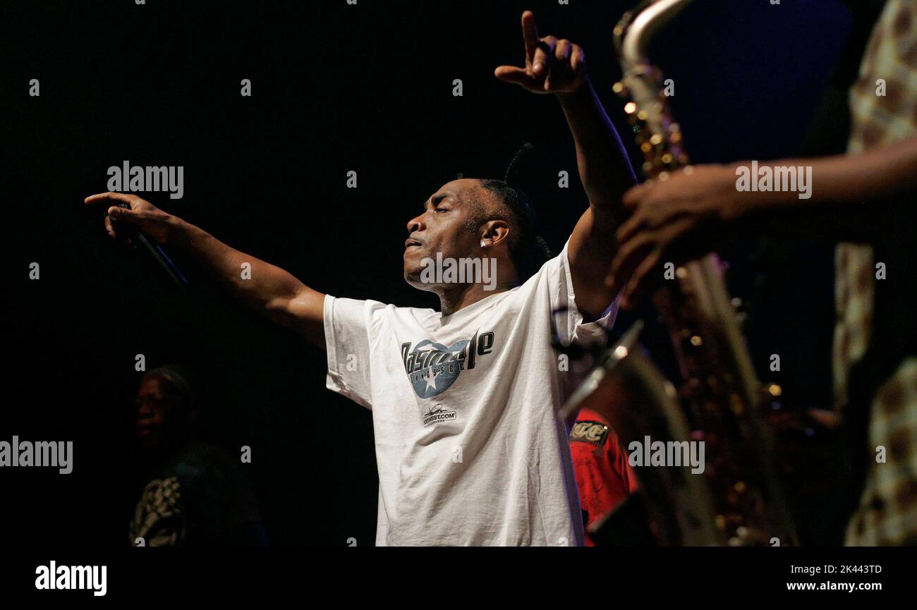Il rapper Coolio, vincitore del Grammy Award, si esibisce lunedì 5 ottobre 2009 presso il club 527 Main di Murfreesboro, Rutherford County, Tennessee, USA. Nato Artis Leon Ivey Jr., Coolio è forse meglio conosciuto per i suoi successi di metà 1990s 'Gangstaa's Paradise' e 'Fantastic Voyage', vincendo il Grammy 1996 per il miglior Rap solo Performance e il MTV Video Music Award 1996 per 'Gangstaa's Paradise' e incoronato artista preferito Rap/Hip-Hop ai 1996 American Music Awards. (Apex MediaWire Foto di Billy Suratt) Foto Stock