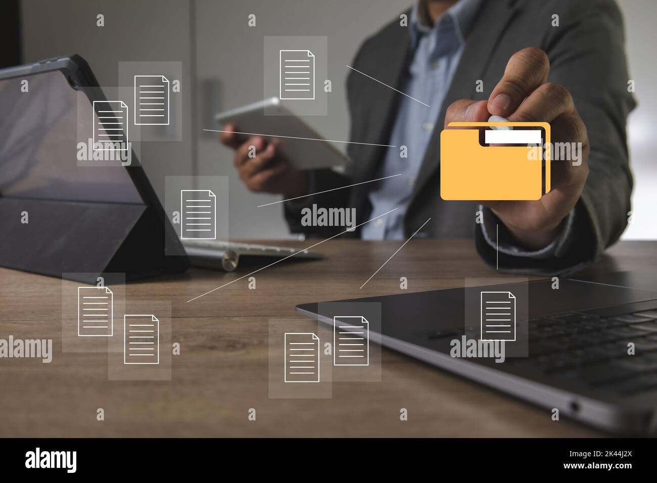Stack documenti file business paper pile di documenti cartella sulla contabilità della documentazione della scrivania Foto Stock