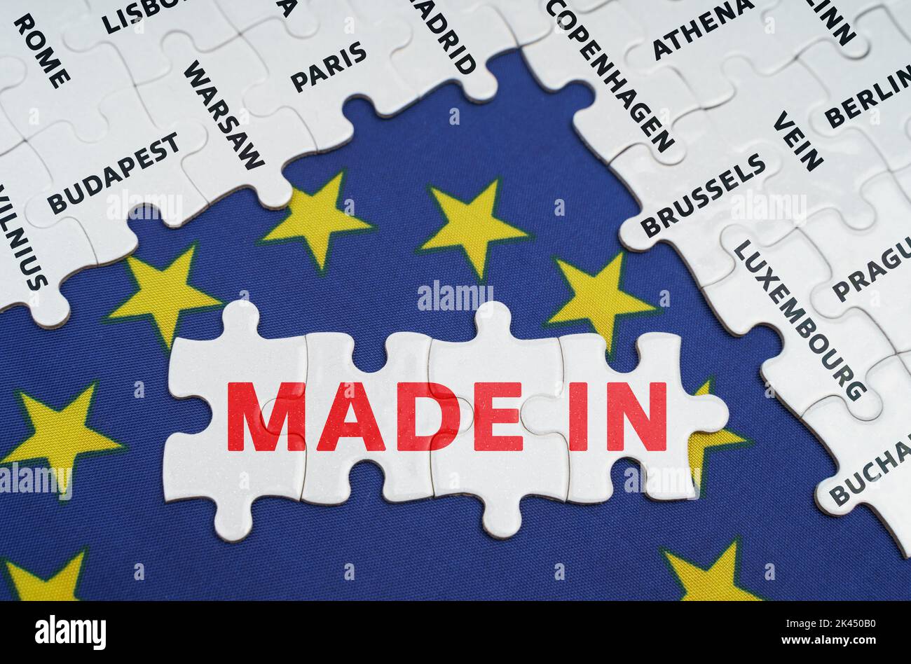 Concetto dell'Unione europea. La bandiera dell'Unione europea ha rompicapo e rompicapo con le parole - fatte dentro Foto Stock