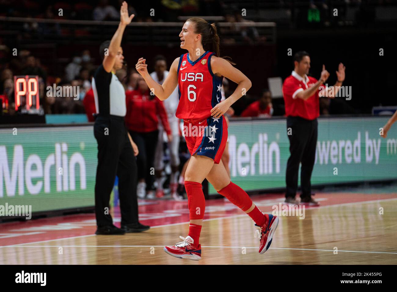 Sydney, Australia. 30th Set, 2022. Sabrina Ionescu (6 USA) festeggia i suoi punteggi a tre lancette durante la semifinale FIBA Womens World Cup 2022 tra Canada e Stati Uniti al Sydney Superdome di Sydney, Australia. (Foto: NOE Llamas/Sports Press Photo/C - SCADENZA UN'ORA - ATTIVA FTP SOLO SE LE IMMAGINI HANNO MENO DI UN'ORA - Alamy) Credit: SPP Sport Press Photo. /Alamy Live News Foto Stock