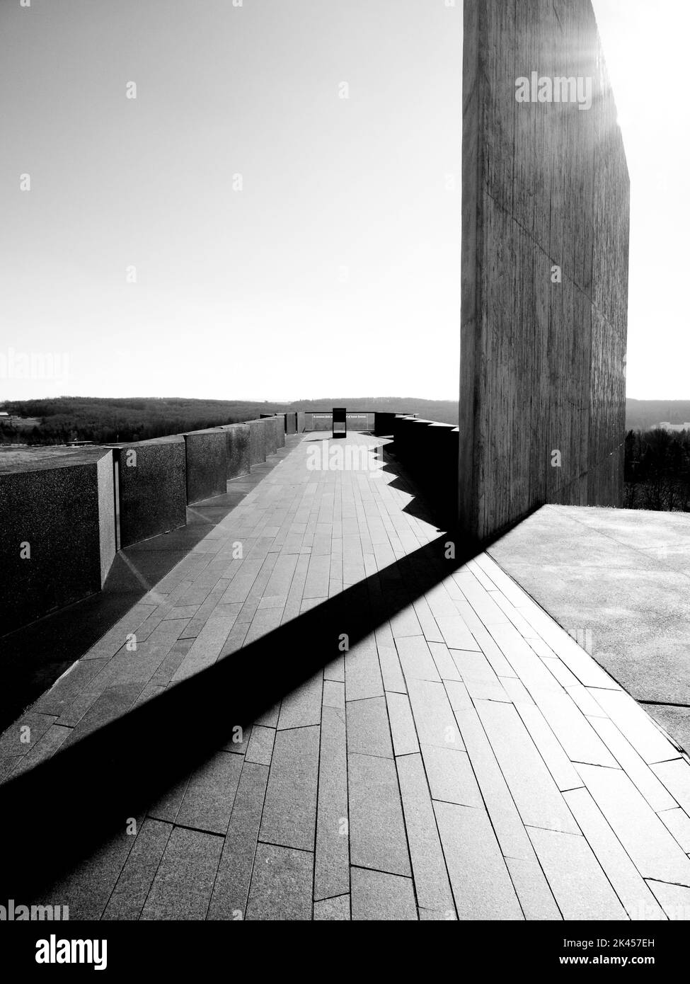 Un'immagine in scala di grigi dell'edificio del Flight 93 National Memorial Foto Stock