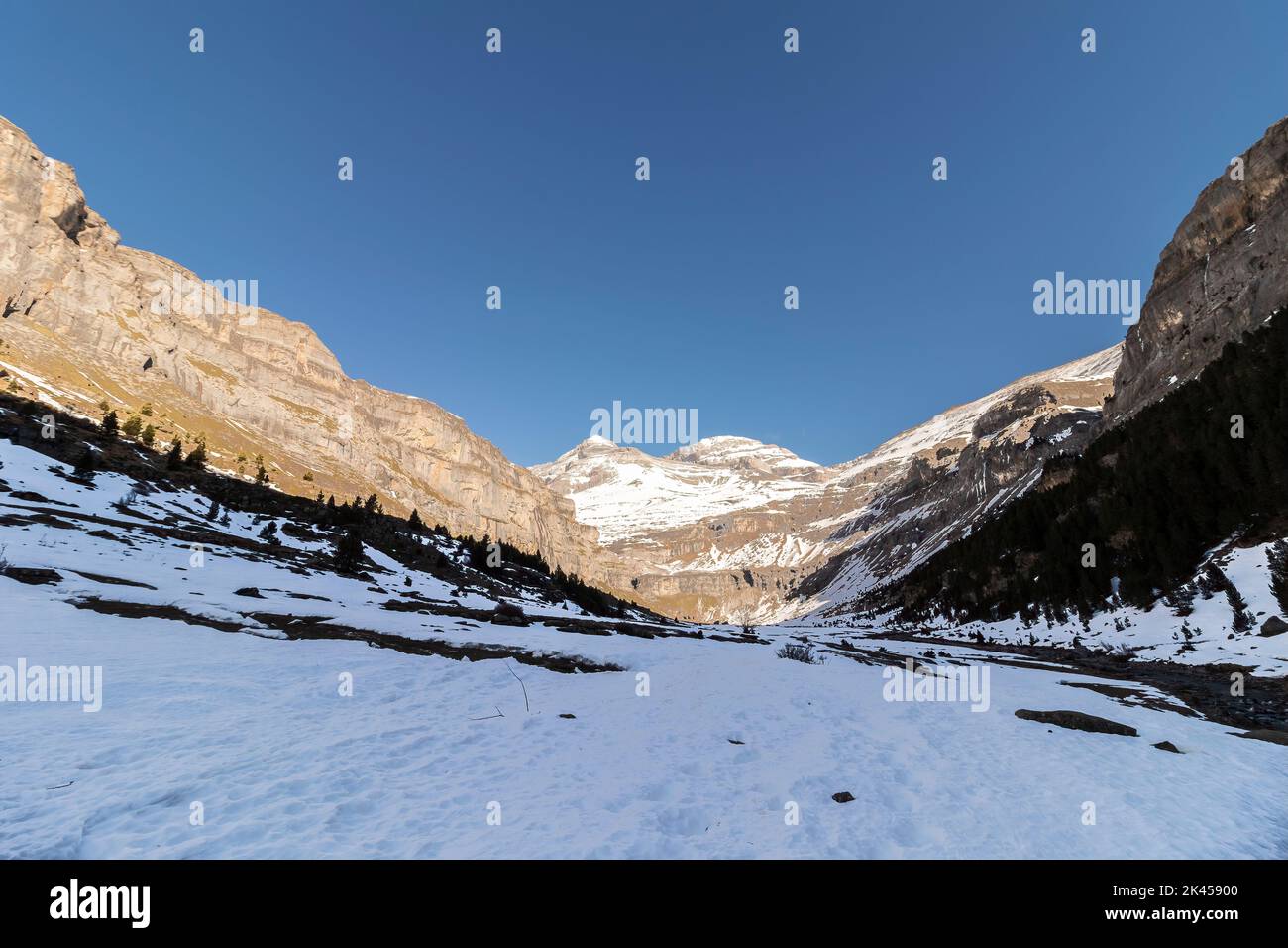 parco nazionale di ordesa nei pirenei spagnoli in inverno Foto Stock