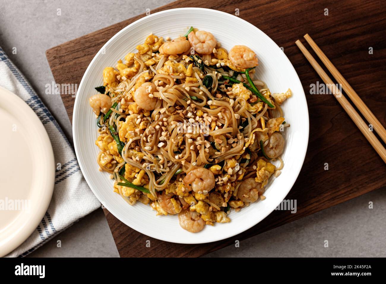 Spaghetti di riso fritti thailandesi Foto Stock