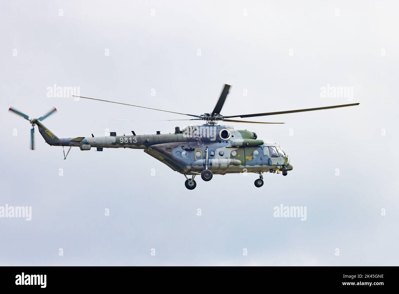 il russo ha fatto MIL mi 171Sh Hip Attack elicottero, un elicottero militare in volo, volando al Duxford Imperial War Museum UK Foto Stock