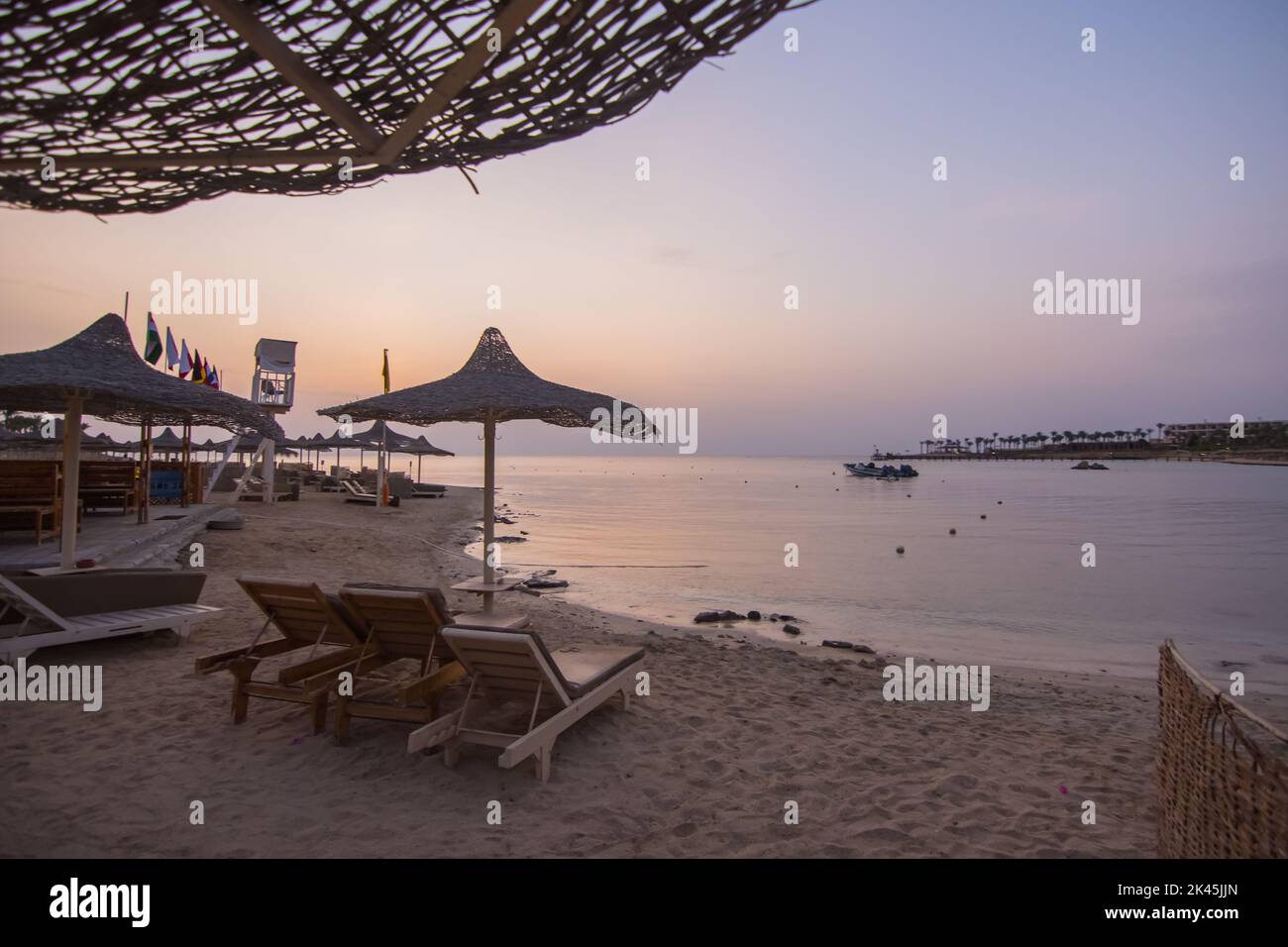 colori meravigliosi prima dell'alba sulla spiaggia in egitto in vacanza Foto Stock