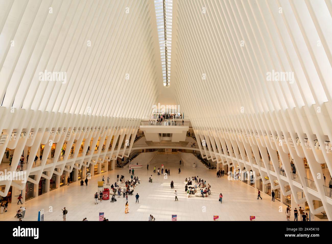 New York City, Stati Uniti d'America - 17 Settembre 2022 interno della stazione della metropolitana vicino al World Trade Center Foto Stock