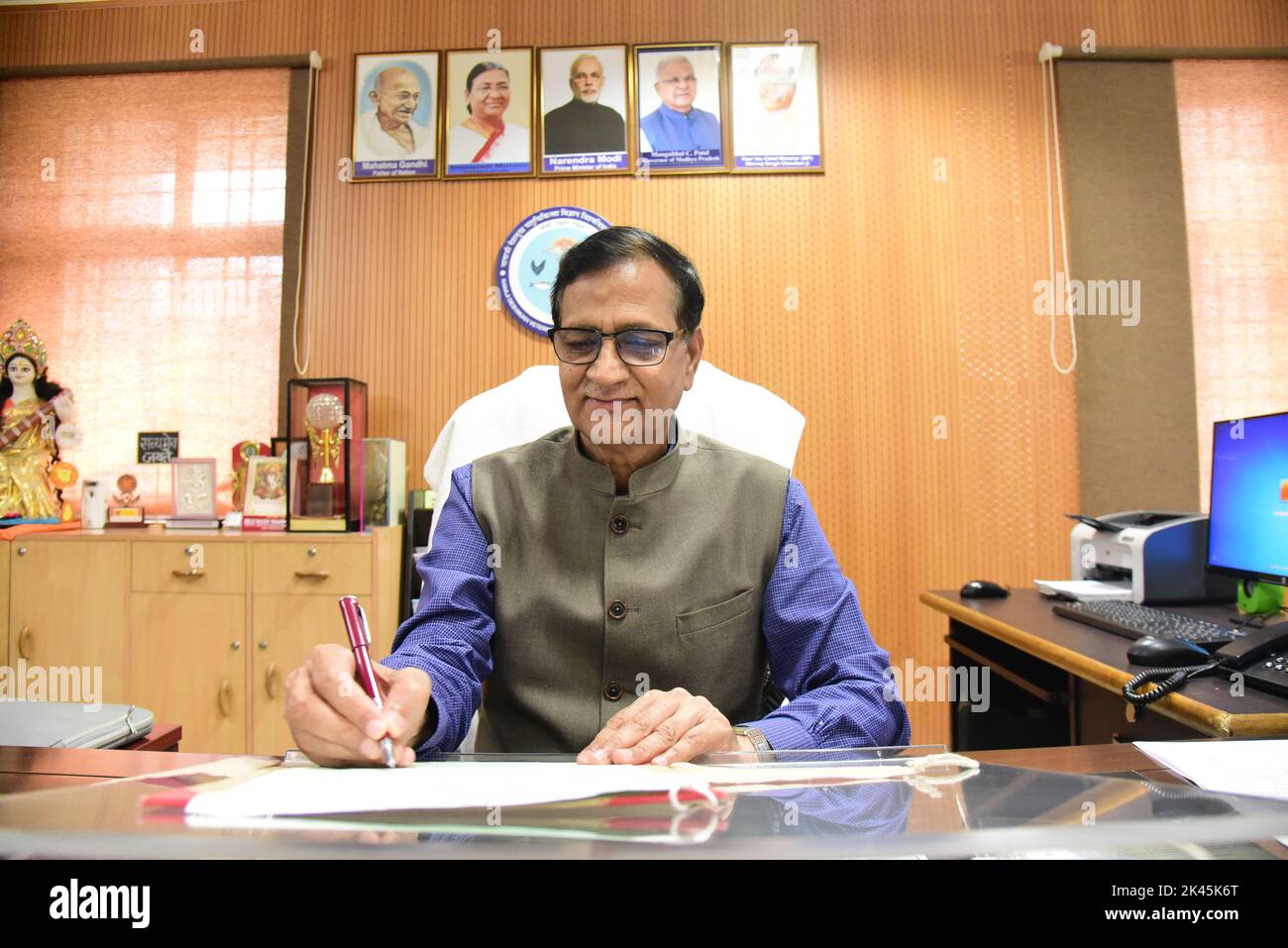 Nanaji Deshmukh Università di Scienze veterinarie, Vice Cancelliere, Dr. Sita Prasad Tiwari, nominato membro del consiglio veterinario dell'India, Nuova Delhi. Foto Stock