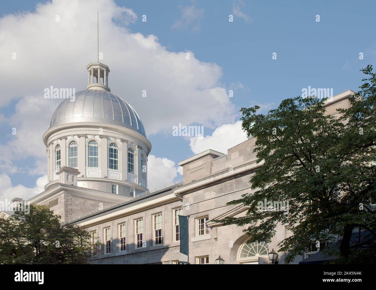 Cupola d'argento del mercato Bonsecours, Marche Bonsecours, 1850s edificio neoclassico nel porto vecchio. Foto Stock