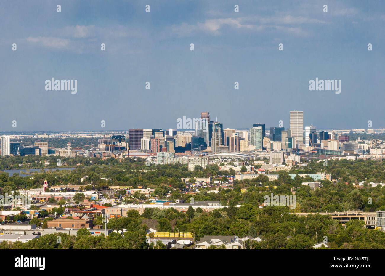 DENVER, COLORADO STATI UNITI - AGOSTO 28 2022: Veduta aerea del paesaggio urbano di Denver Colorado Foto Stock