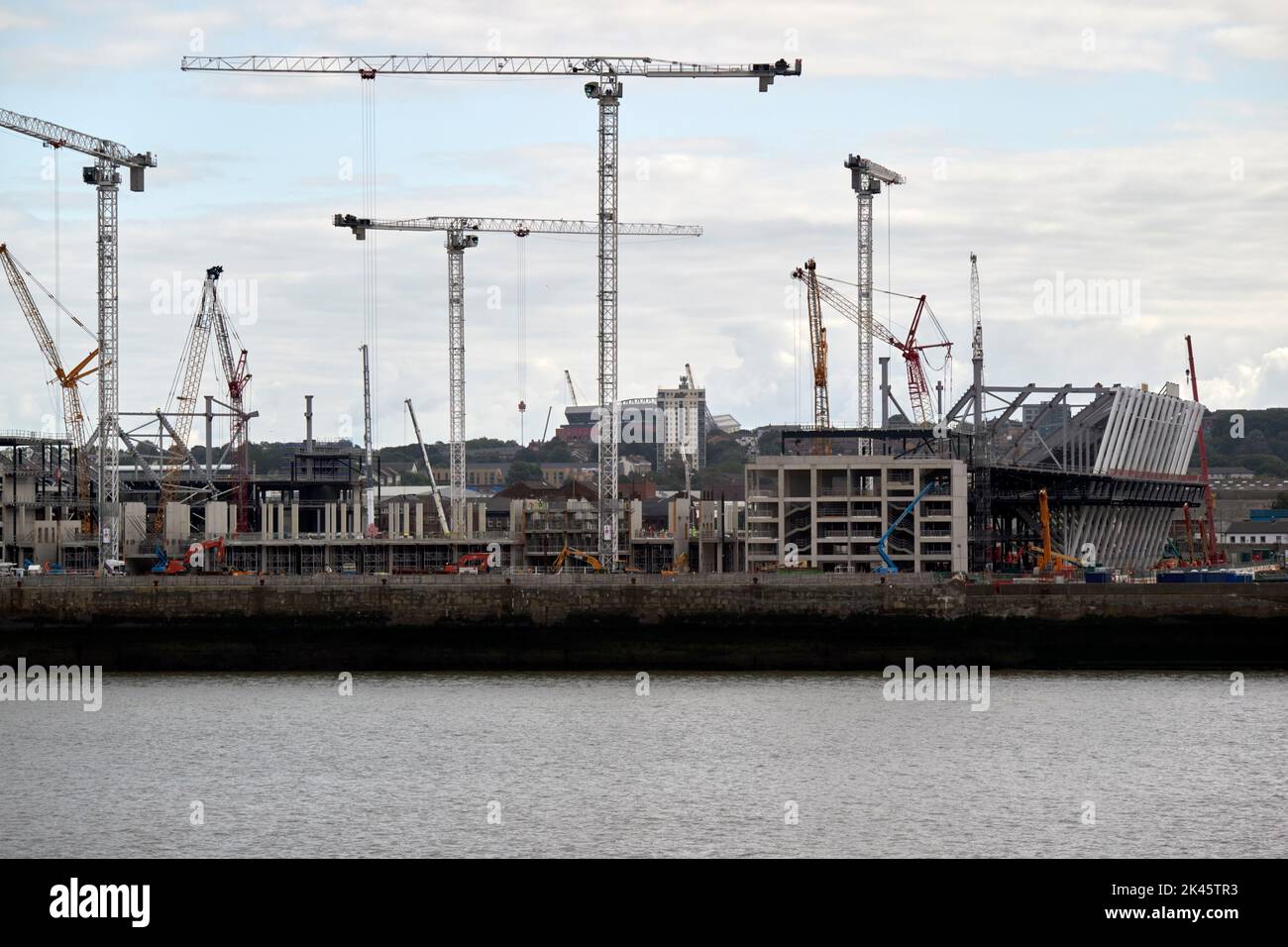 Lavori di costruzione in corso presso il nuovo terreno Everton FCS di bramley-moore dock liverpool uk Foto Stock