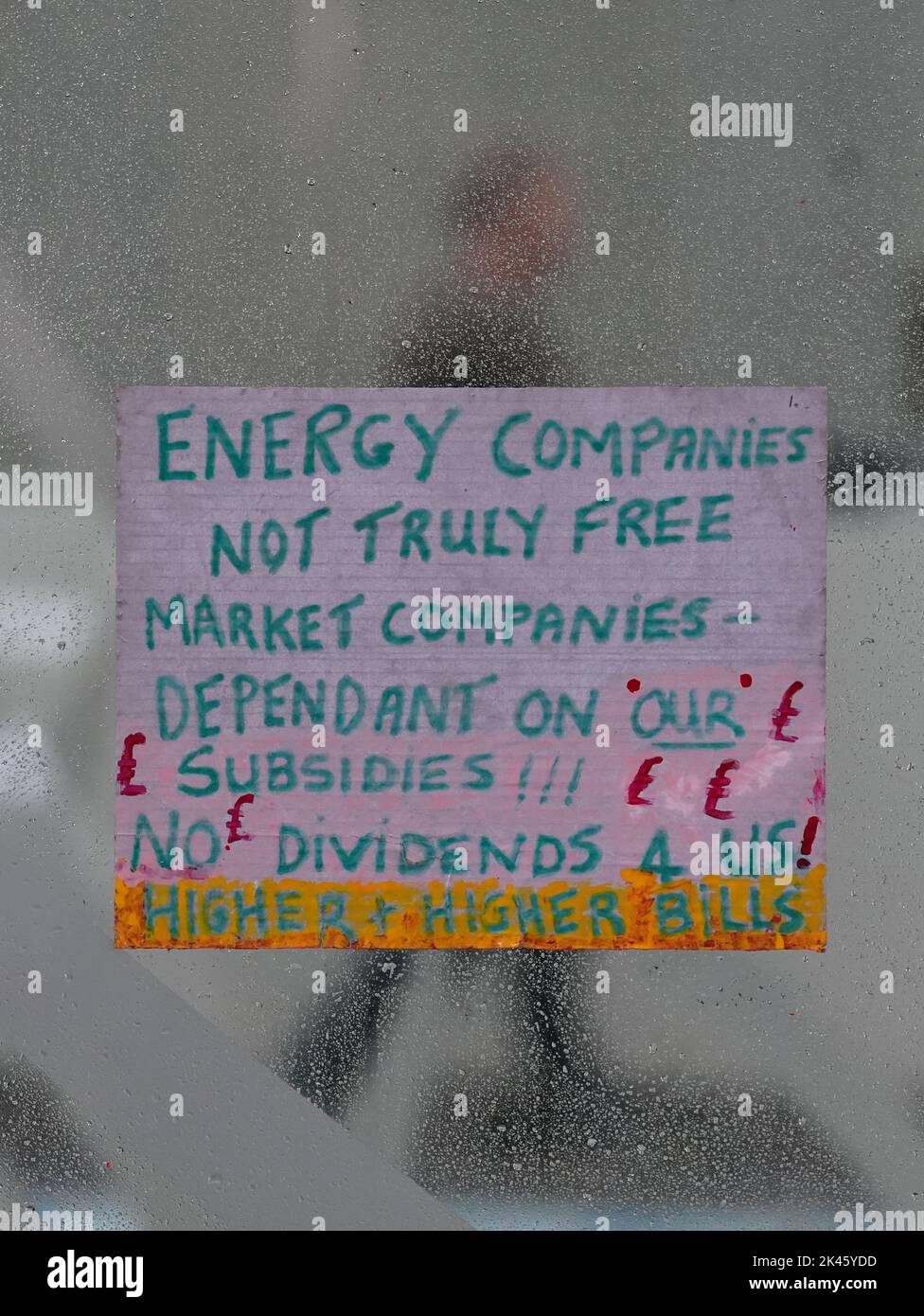 Indicazioni a sinistra all'ingresso della sede centrale della Scottish Power a Glasgow dopo una dimostrazione energetica a prezzi accessibili. Data immagine: Venerdì 30 settembre 2022. Foto Stock