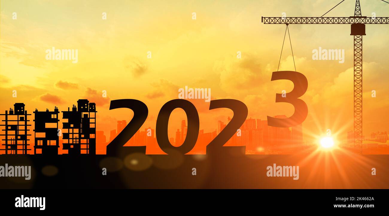 Cantiere gru edificio 2023 testo. Attività nel nuovo anno 2023. Modernizzazione e ristrutturazione delle attività nel 2023. Kit gru da cantiere nu Foto Stock