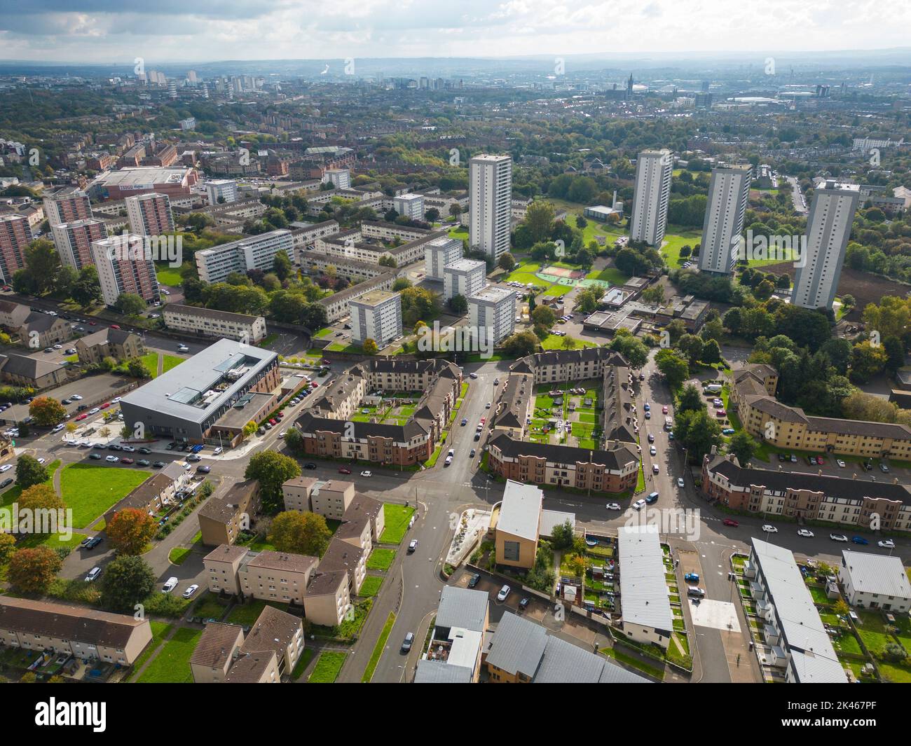 Vista aerea di alloggi nel quartiere di Maryhill a Glasgow, Scozia, Regno Unito Foto Stock