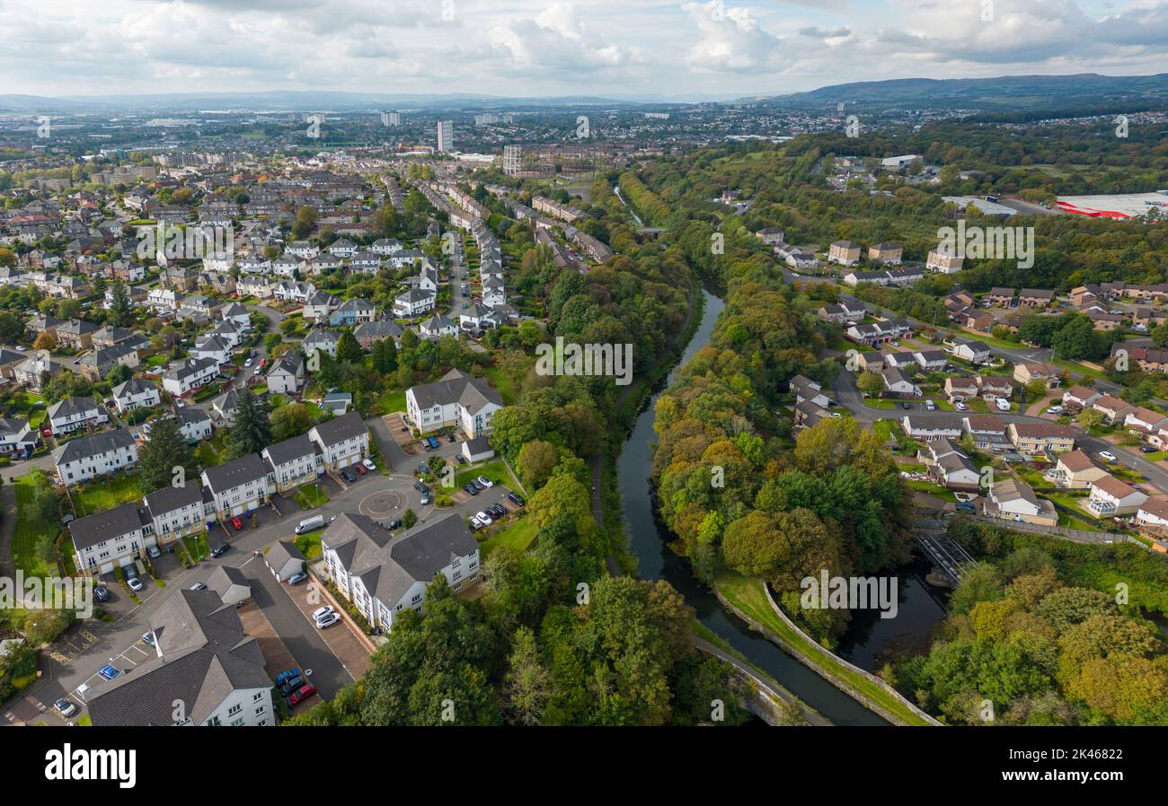 Veduta aerea del canale Forth e Clyde a Kelvindale e Maryhill (r) a Glasgow, Scozia, Regno Unito Foto Stock