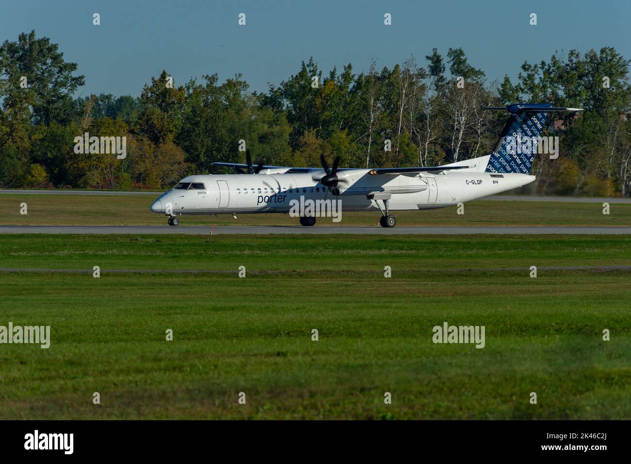 Porter C-GLOP all'aeroporto McDonald di Ottawa Foto Stock