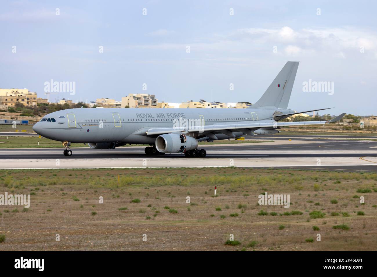 Royal Air Force Airbus A330 Voyager KC3 (A330-243MRTT) (REG: ZZ332) fare una sosta notturna durante i voli di addestramento Foto Stock