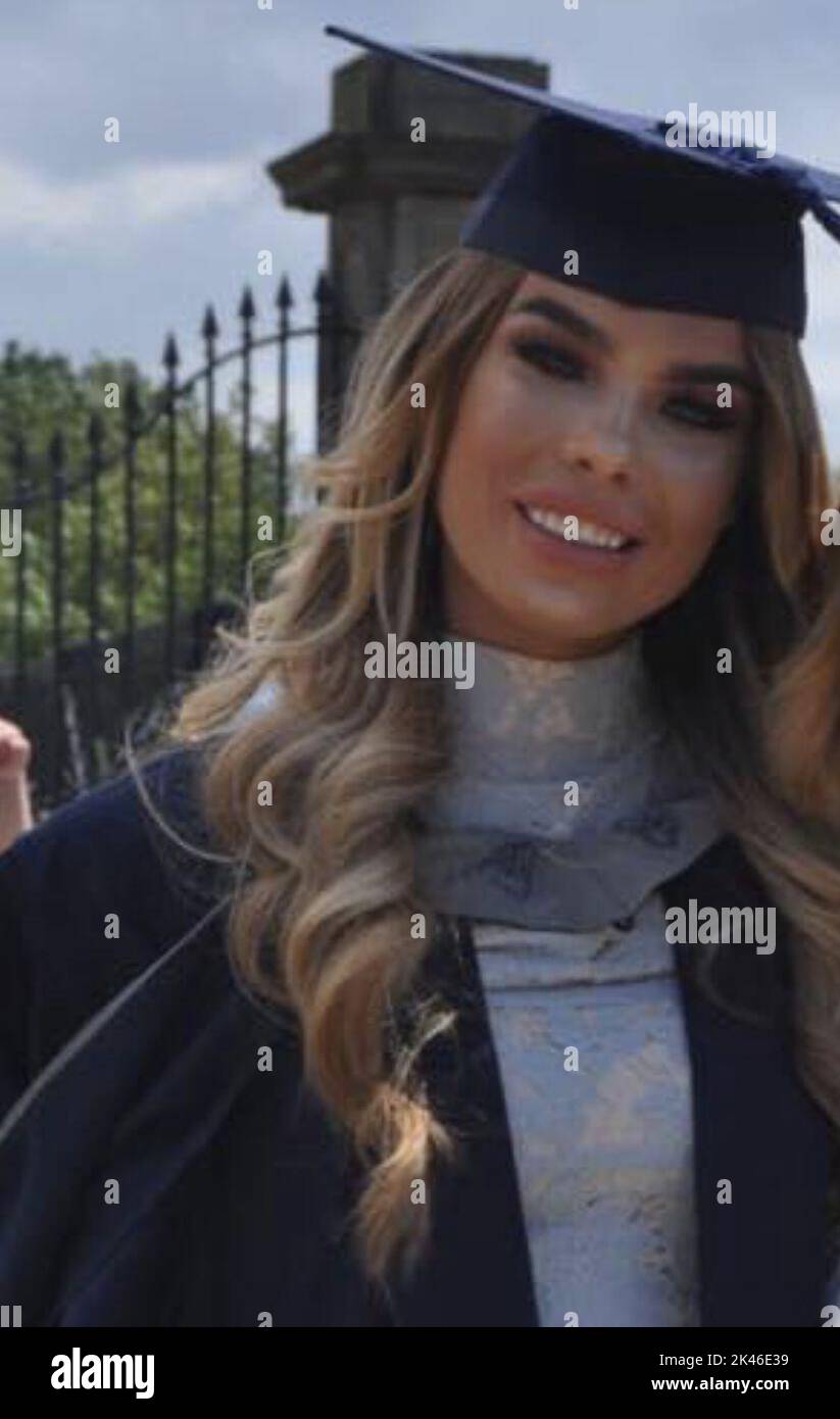 MIGLIORE QUALITÀ DISPONIBILE unated la foto del file di handout della famiglia pubblicata dalla polizia di Merseyside di Ashley Dale, 28, che ha lavorato nella squadra di salute ambientale al Consiglio di Knowsley. La signora Dale è stata trovata ferita fatalmente nel giardino posteriore di una casa a Old Swan, Liverpool, presto la domenica mattina. La polizia Merseyside ha rilasciato immagini CCTV di un'auto che viaggia nella zona poco prima dell'assassinio della signora Dale. La polizia sta facendo appello per le informazioni su una macchina grigia Hyundai i30 N ad alte prestazioni che è stata avvistata nella zona più presto la sera. La vettura non è ancora stata recuperata. Data di emissione: Venerdì 30 settembre Foto Stock