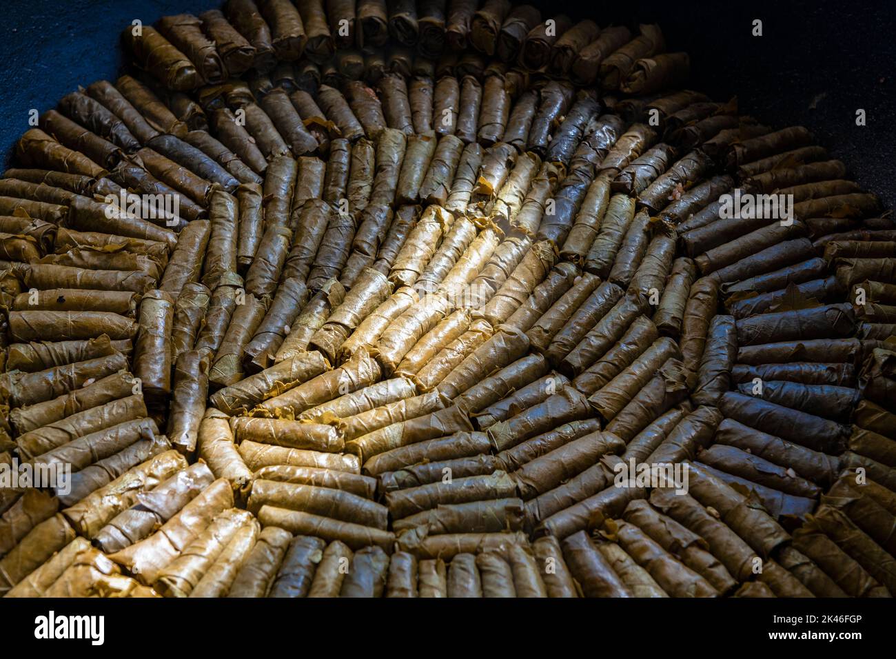 Dolma uzbeka appena cucinato sul fondo di un cauldron Uzbekistan Foto Stock